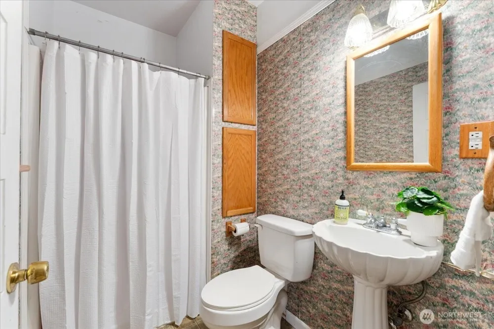 116 E Farnham Avenue Chelan, WA 98816