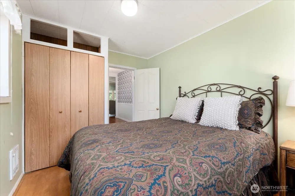 116 E Farnham Avenue Chelan, WA 98816