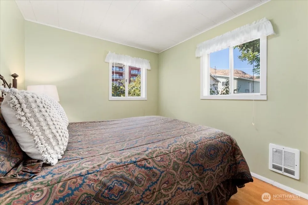 116 E Farnham Avenue Chelan, WA 98816