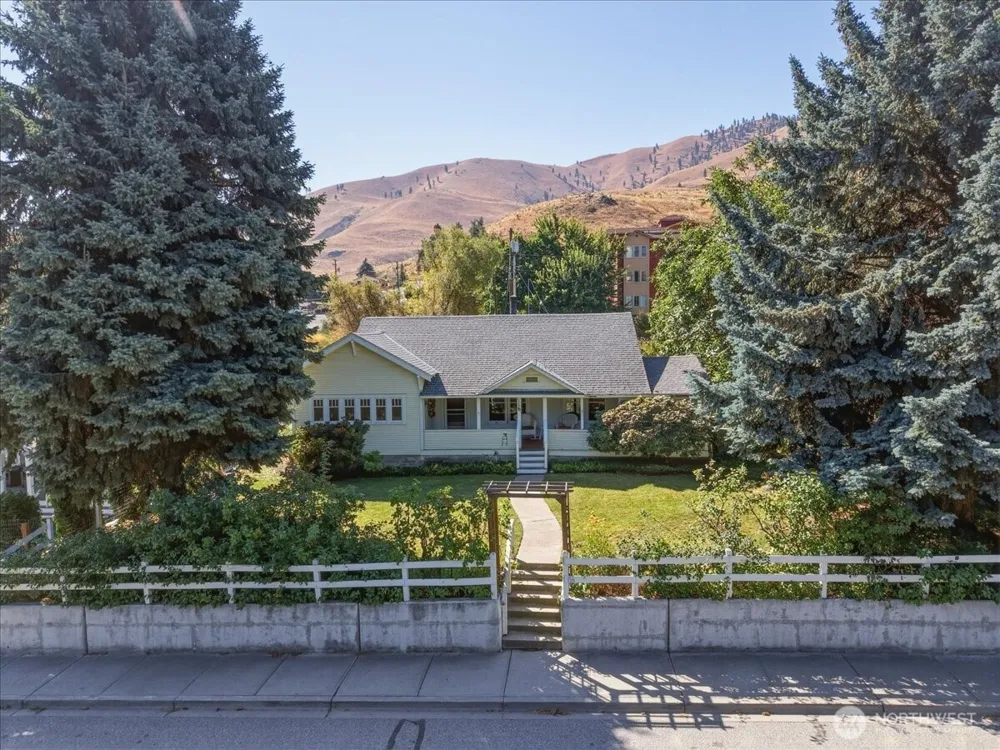 116 E Farnham Avenue Chelan, WA 98816