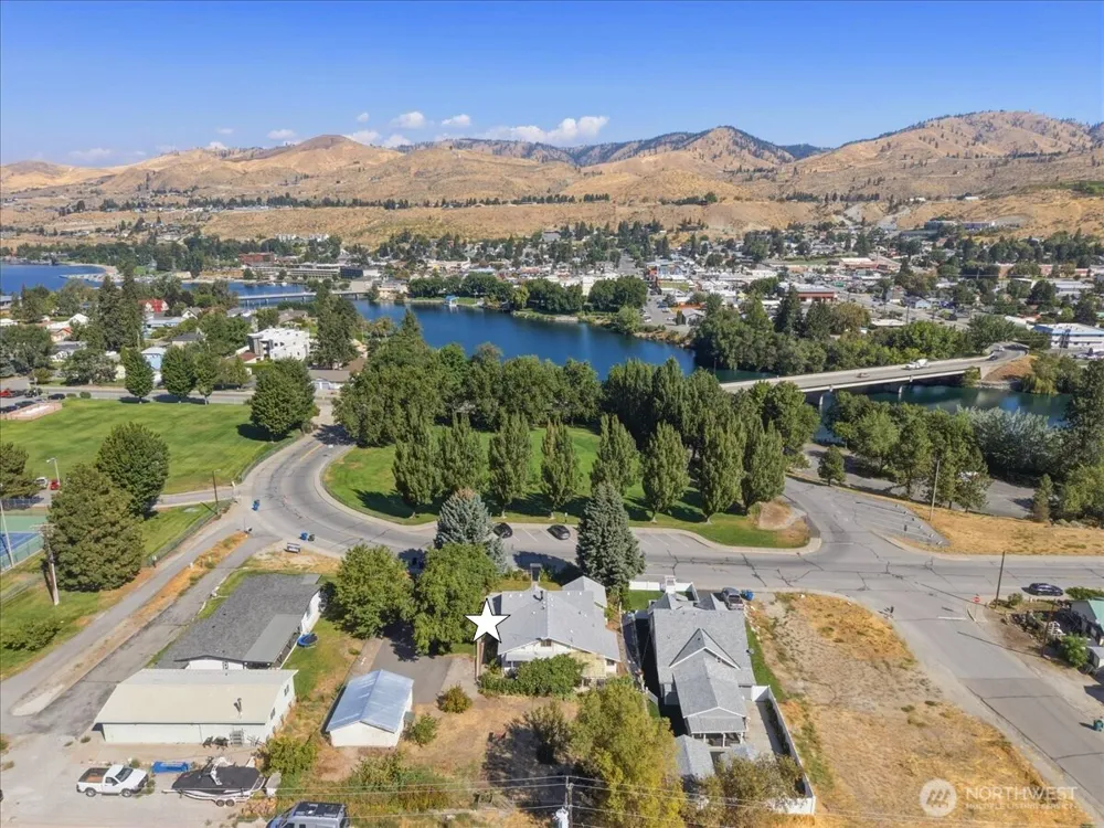 116 E Farnham Avenue Chelan, WA 98816