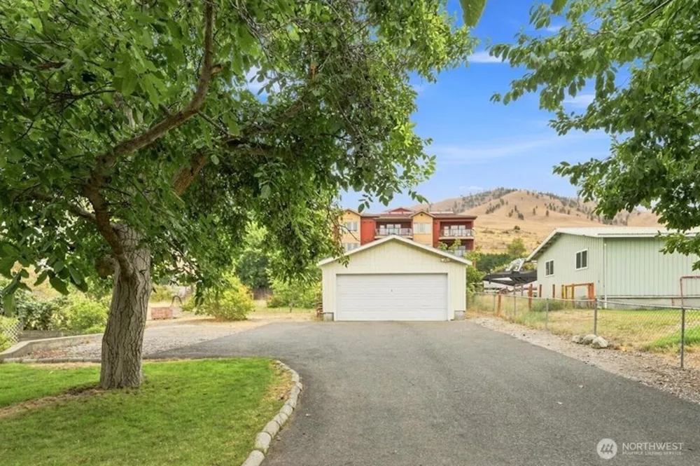 116 E Farnham Avenue Chelan, WA 98816