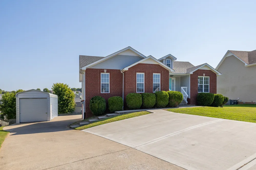 1383 Ambleside Dr Clarksville, TN 37040