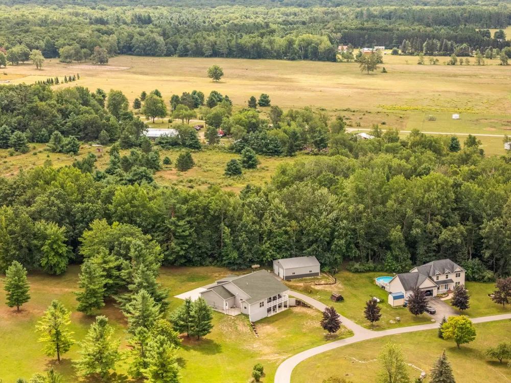 2229 S Loxley Road Roscommon Township, MI 48629