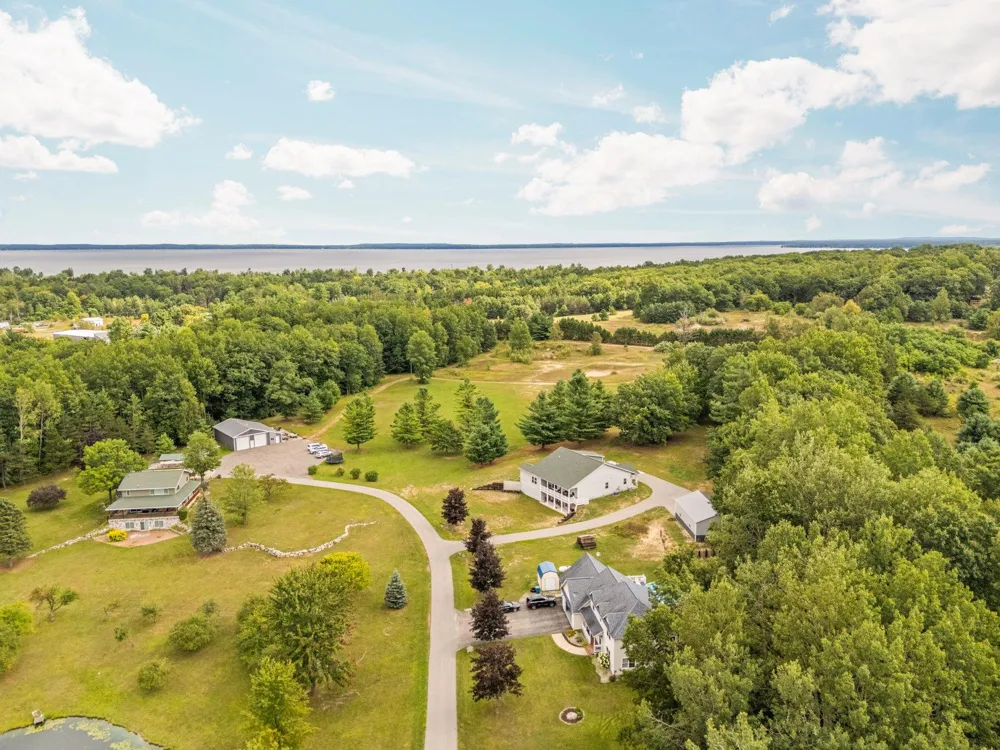 2229 S Loxley Road Roscommon Township, MI 48629