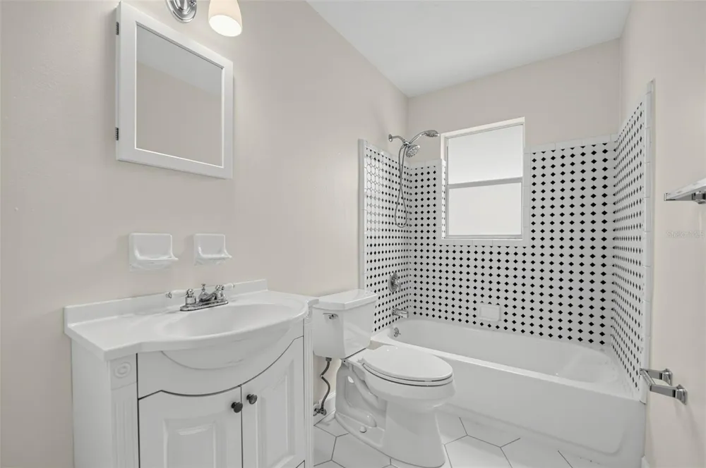 5635 STULL AVENUE Orlando, FL 32810