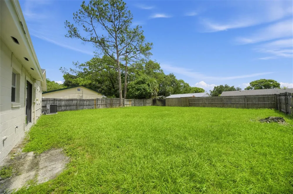 5635 STULL AVENUE Orlando, FL 32810