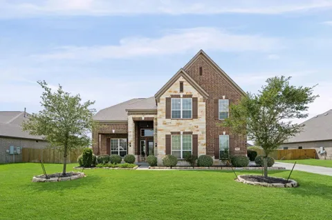 2806 Emerald Pines Lane