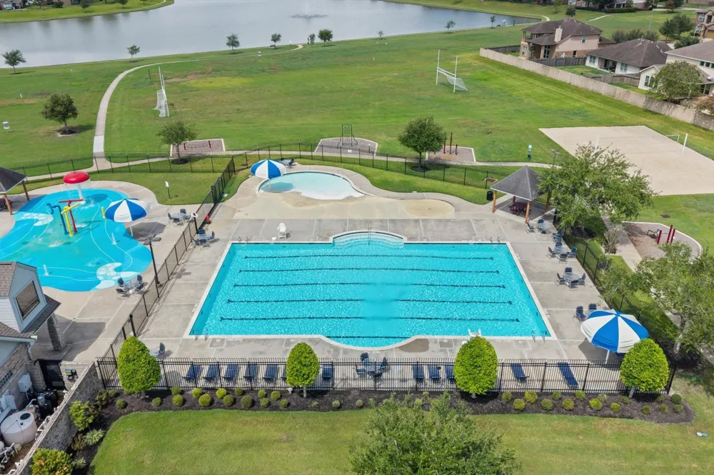 2806 Emerald Pines Lane Iowa Colony, TX 77583