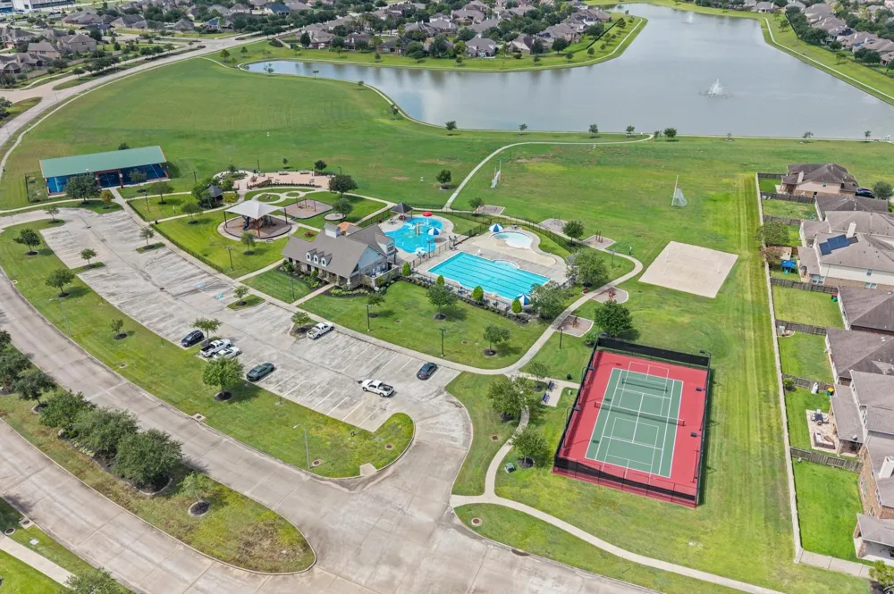 2806 Emerald Pines Lane Iowa Colony, TX 77583