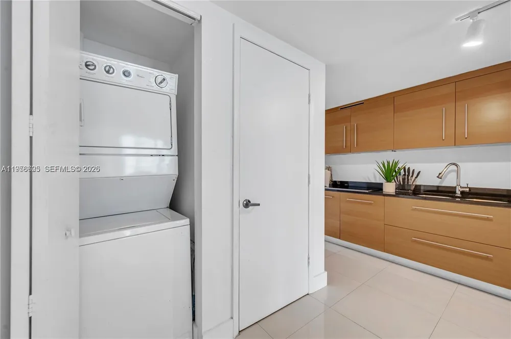 485 Brickell Ave #1711 Miami, FL 33131