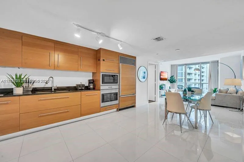 485 Brickell Ave #1711 Miami, FL 33131