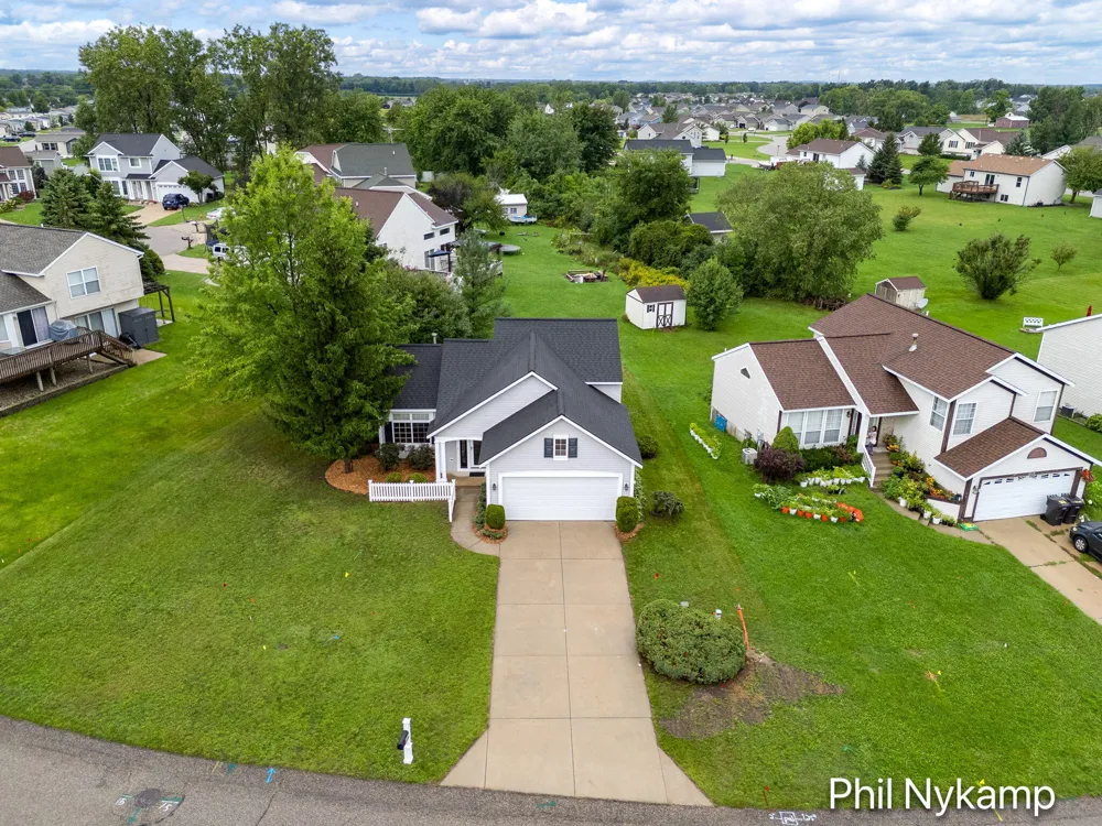3431 Clear View Drive Holland, MI 49424