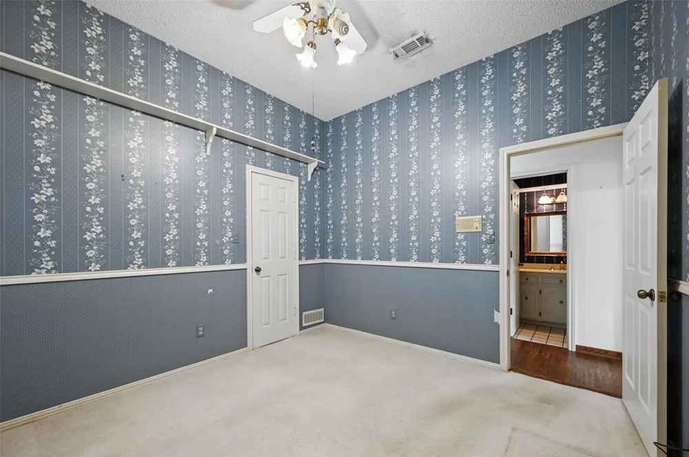 9719 Amberley Drive Dallas, TX 75243
