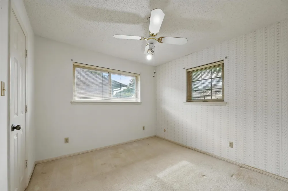 9719 Amberley Drive Dallas, TX 75243