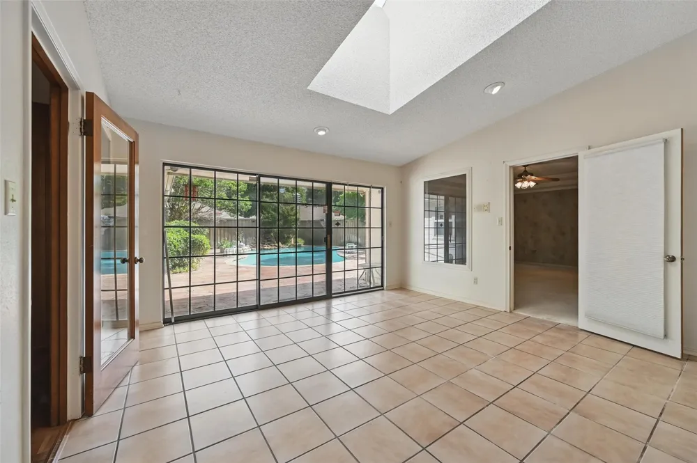 9719 Amberley Drive Dallas, TX 75243