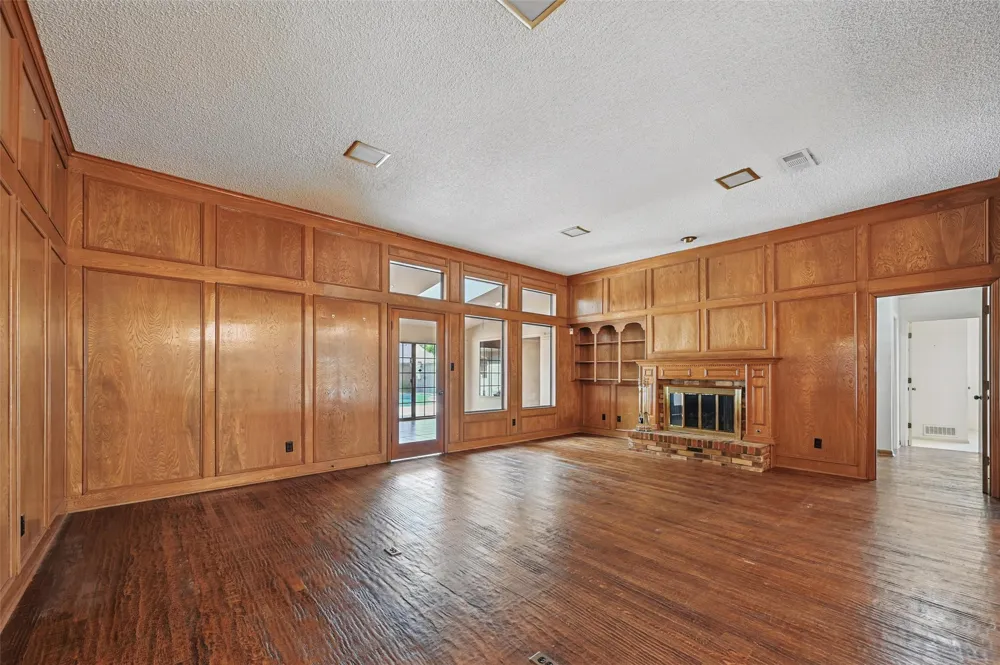 9719 Amberley Drive Dallas, TX 75243