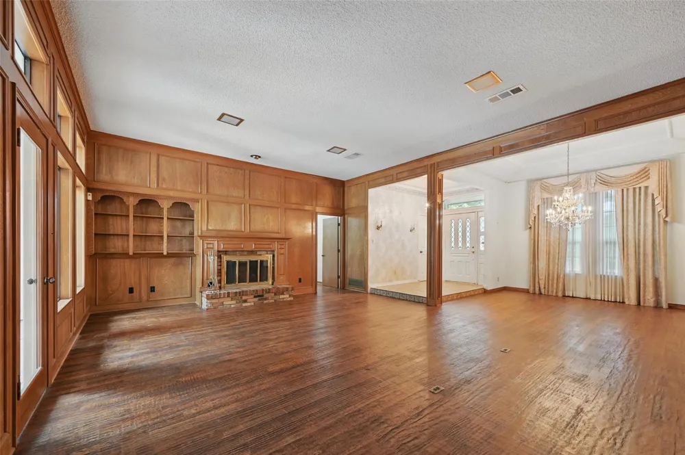 9719 Amberley Drive Dallas, TX 75243