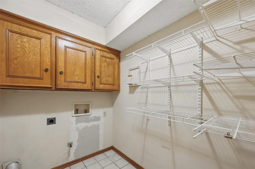 9719 Amberley Drive Dallas, TX 75243