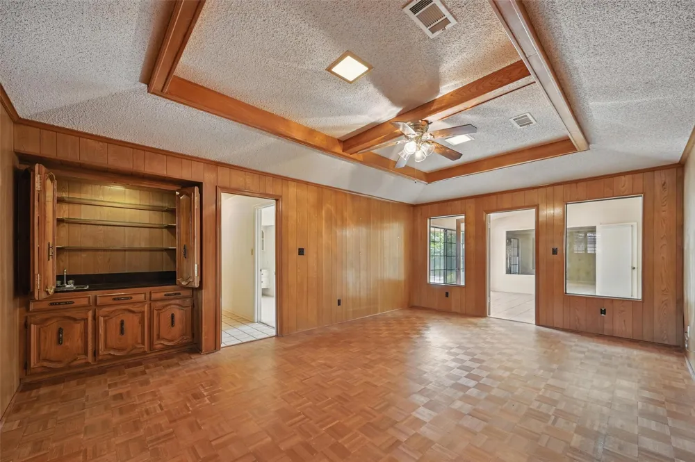 9719 Amberley Drive Dallas, TX 75243