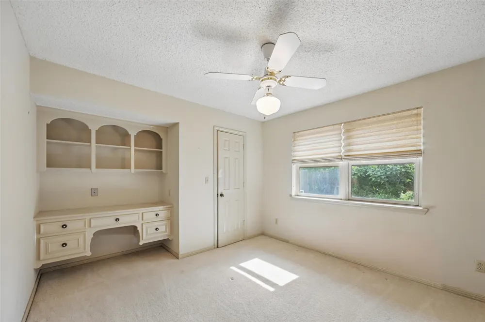 9719 Amberley Drive Dallas, TX 75243