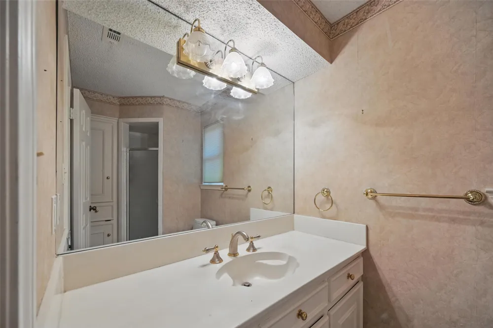 9719 Amberley Drive Dallas, TX 75243