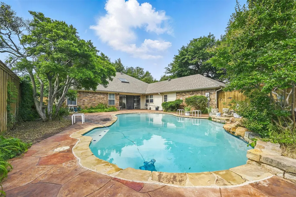 9719 Amberley Drive Dallas, TX 75243