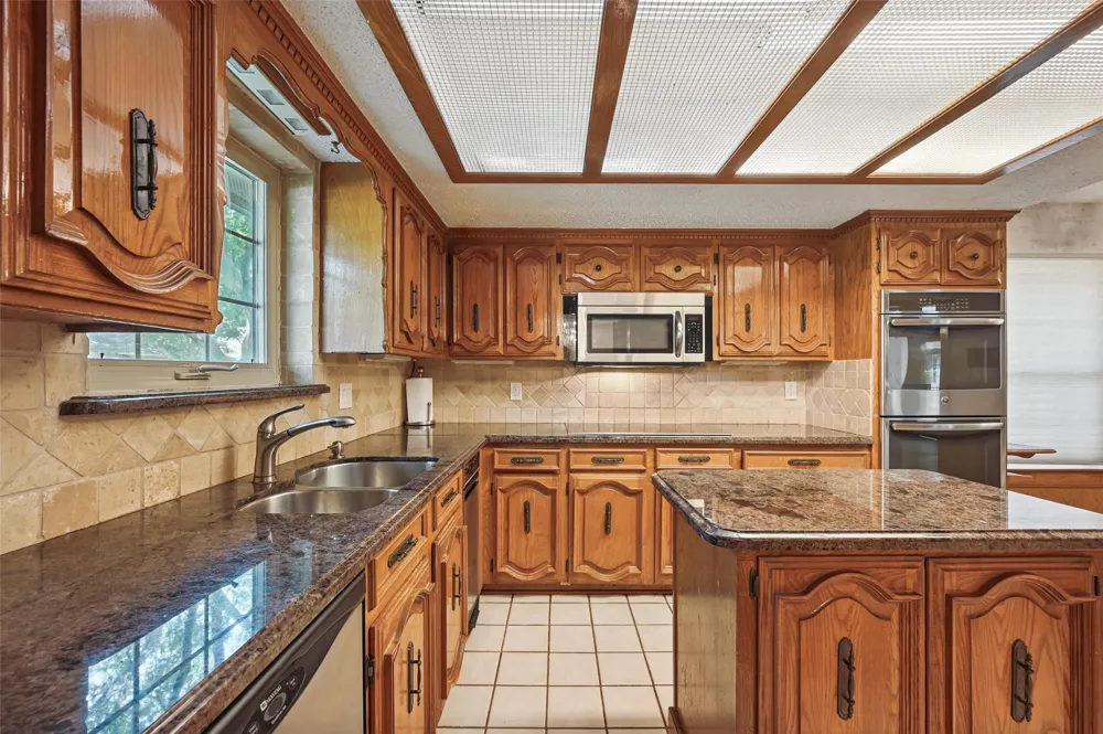 9719 Amberley Drive Dallas, TX 75243