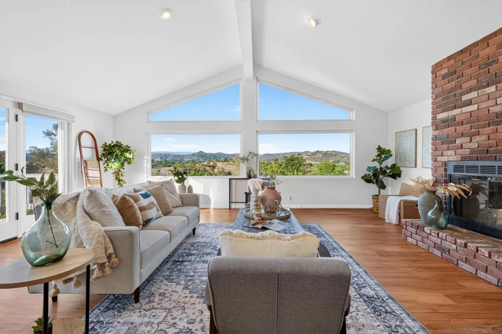 717 Idaho Ave Escondido, CA 92025