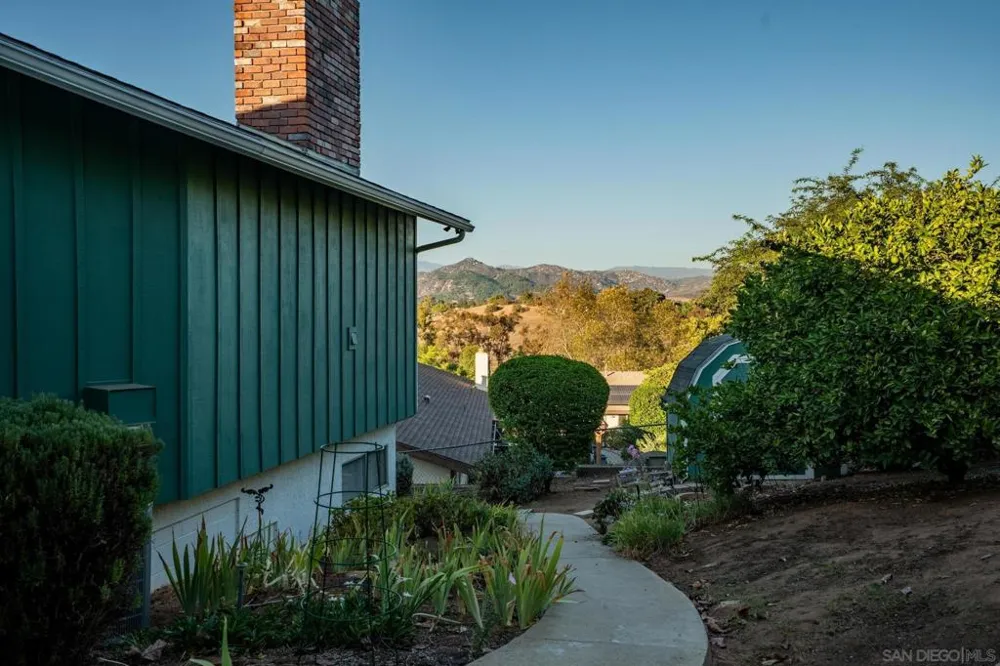 717 Idaho Ave Escondido, CA 92025