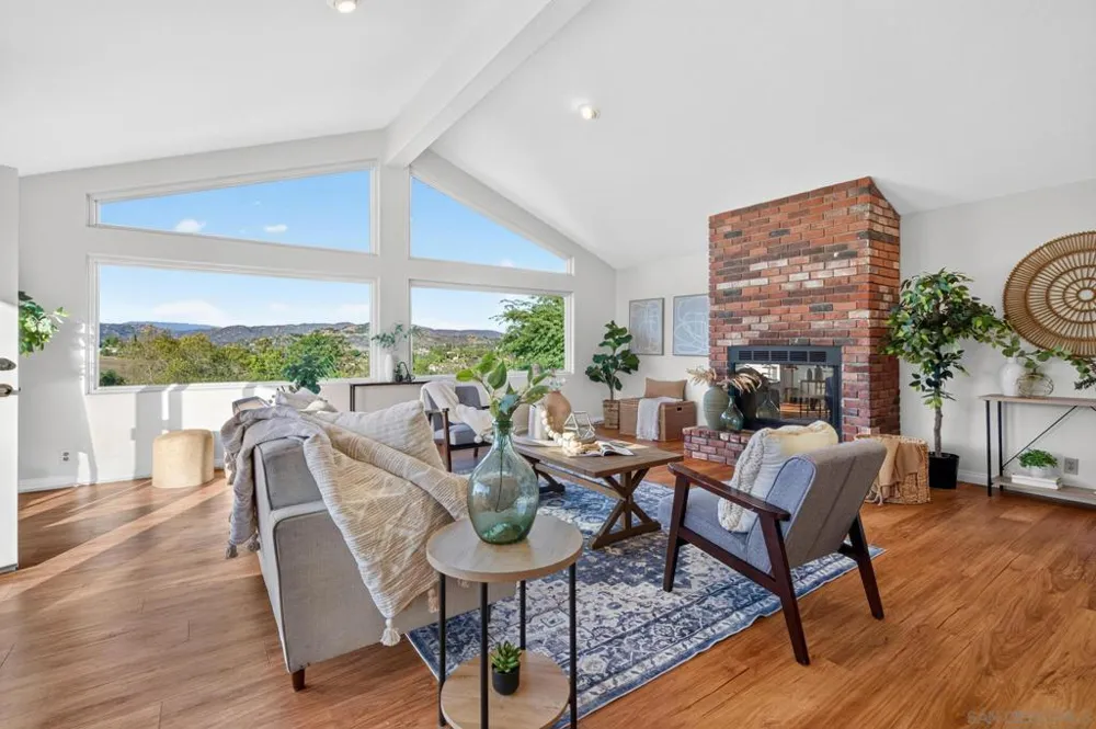 717 Idaho Ave Escondido, CA 92025
