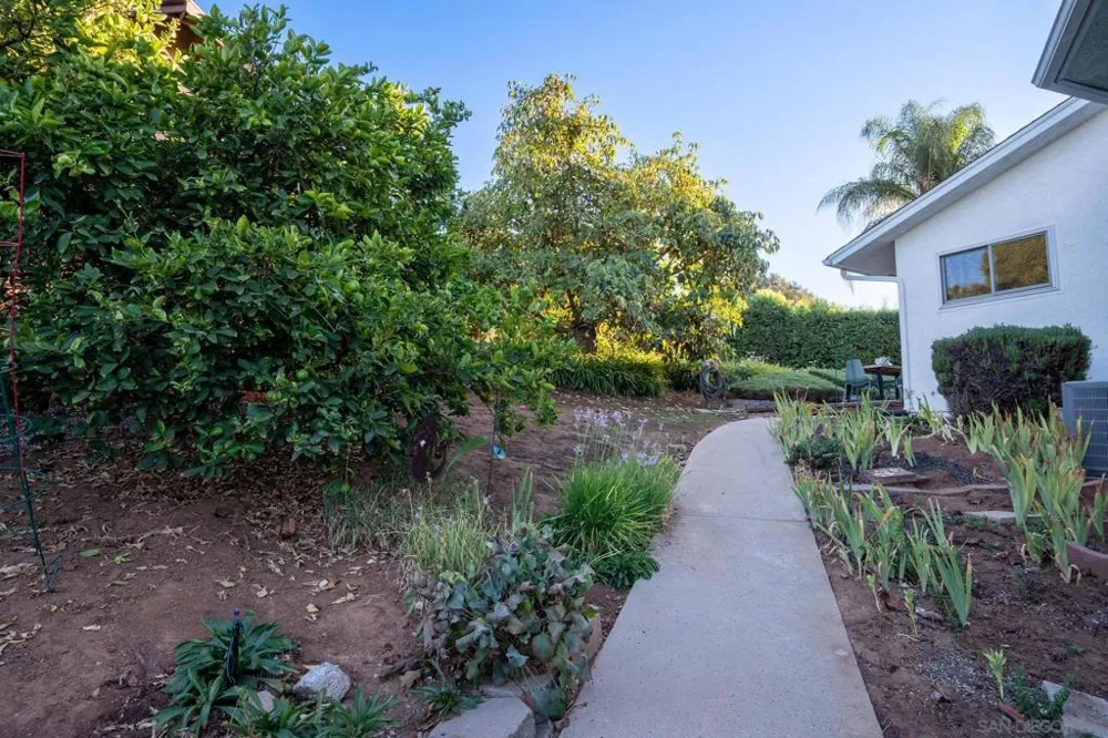 717 Idaho Ave Escondido, CA 92025