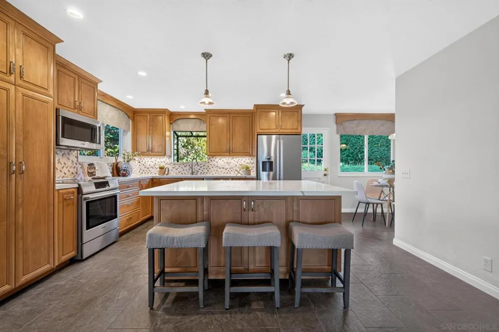 717 Idaho Ave Escondido, CA 92025