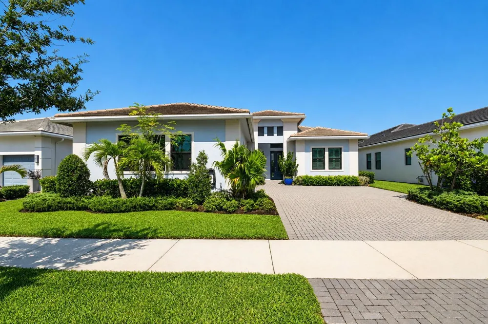 15745 Cresswind Place Westlake, FL 33470
