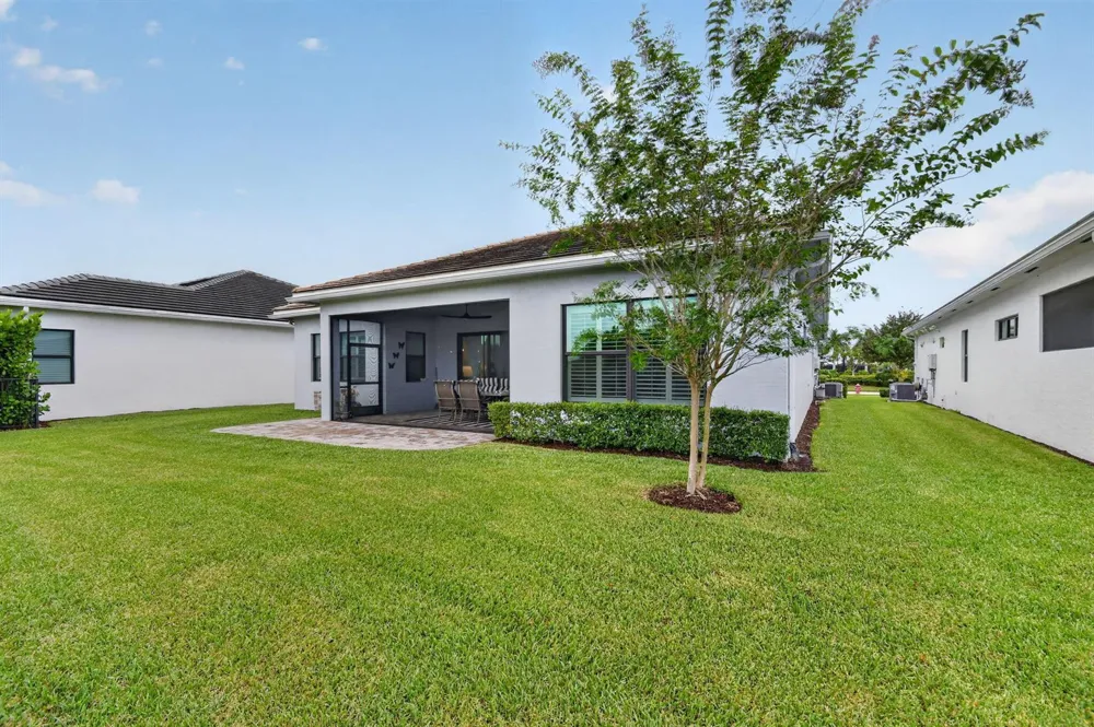 15745 Cresswind Place Westlake, FL 33470