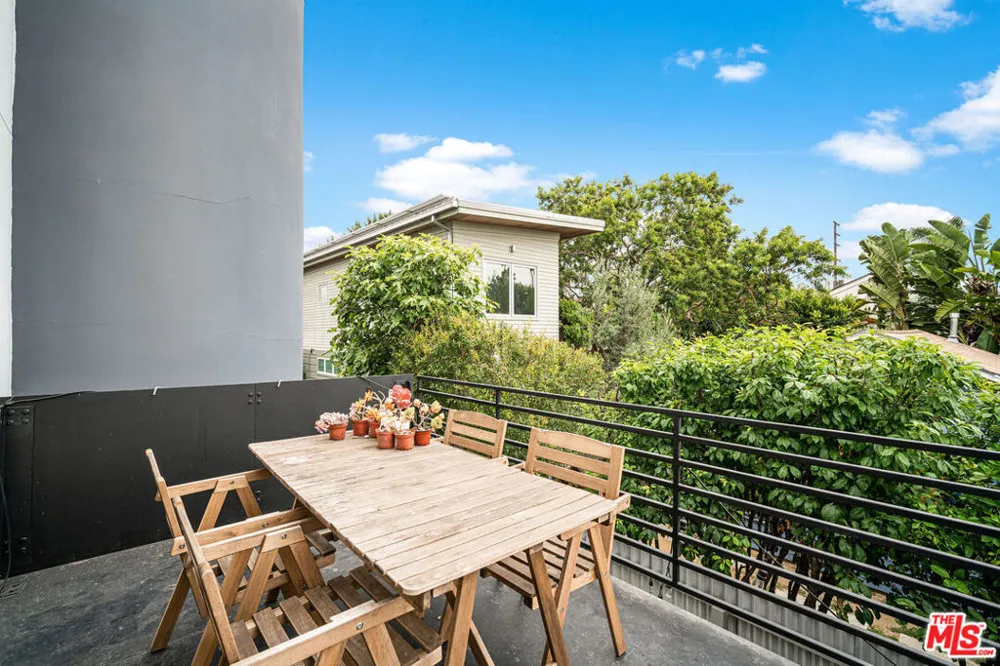 917 Palms Boulevard Venice, CA 90291