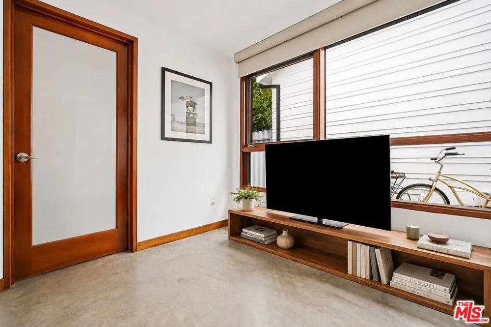 917 Palms Boulevard Venice, CA 90291