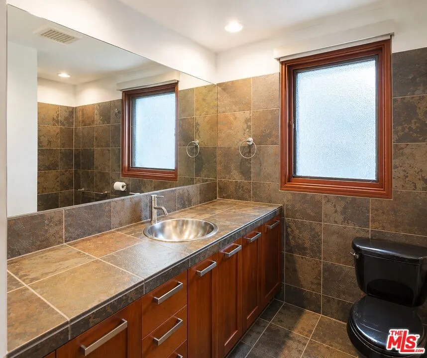 917 Palms Boulevard Venice, CA 90291