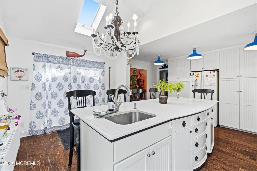 289 Roosevelt Avenue Oakhurst, NJ 07755