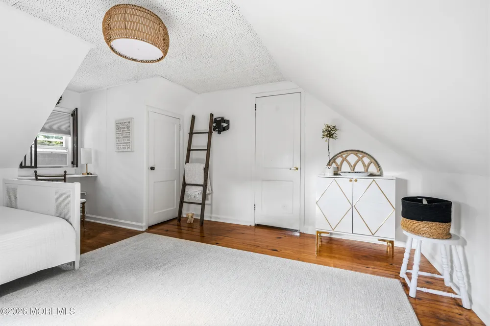 289 Roosevelt Avenue Oakhurst, NJ 07755