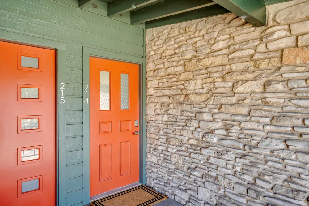 1304 Mariposa Drive #214 Austin, TX 78704