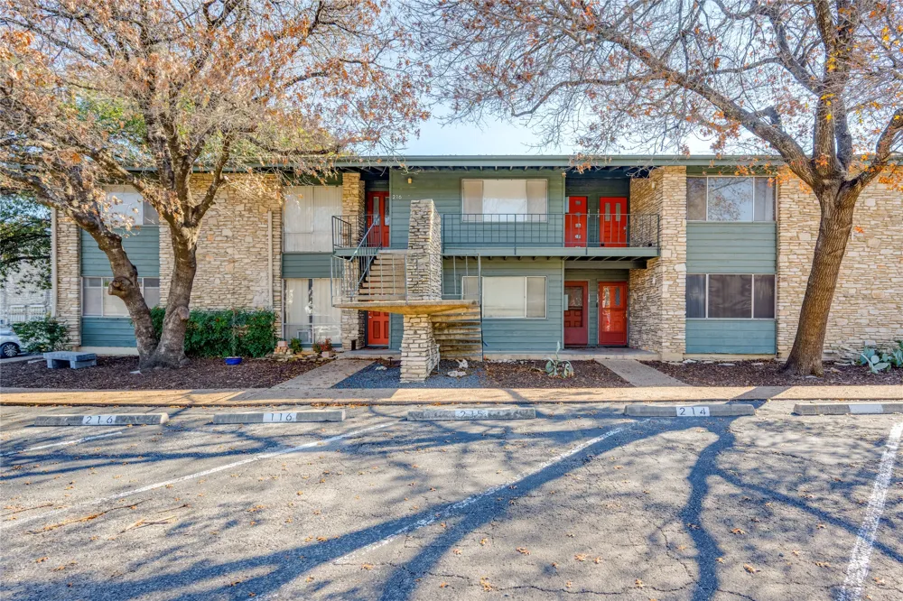 1304 Mariposa Drive #214 Austin, TX 78704