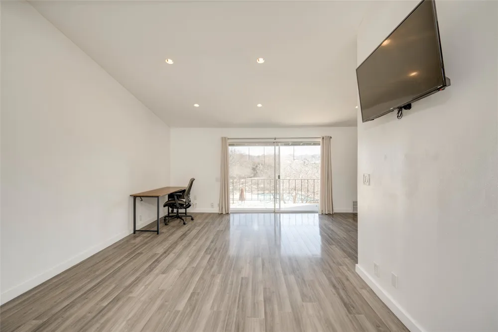 1304 Mariposa Drive #214 Austin, TX 78704
