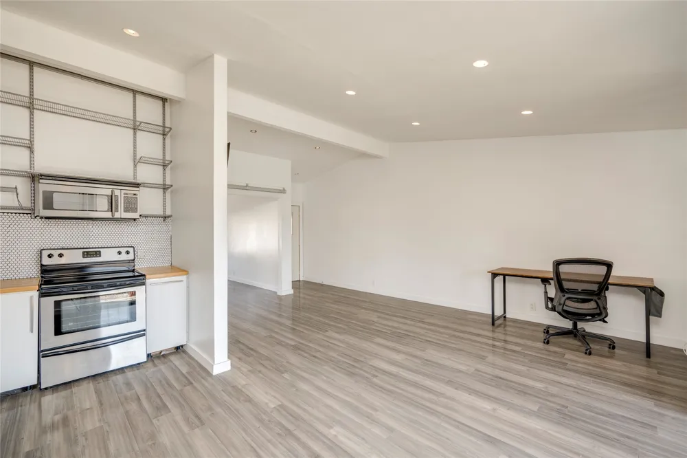 1304 Mariposa Drive #214 Austin, TX 78704