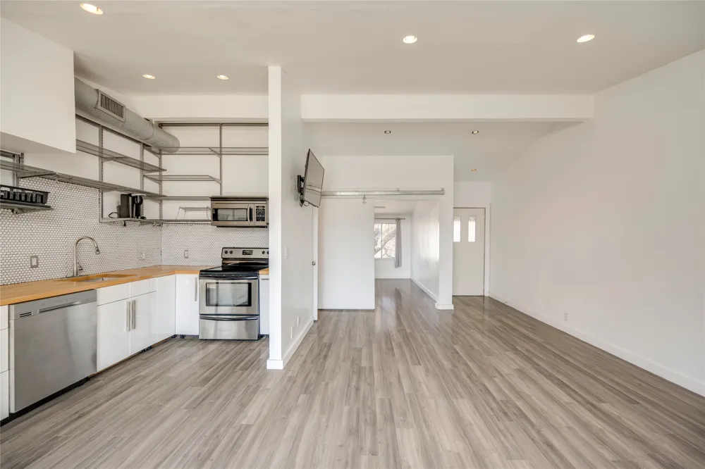 1304 Mariposa Drive #214 Austin, TX 78704