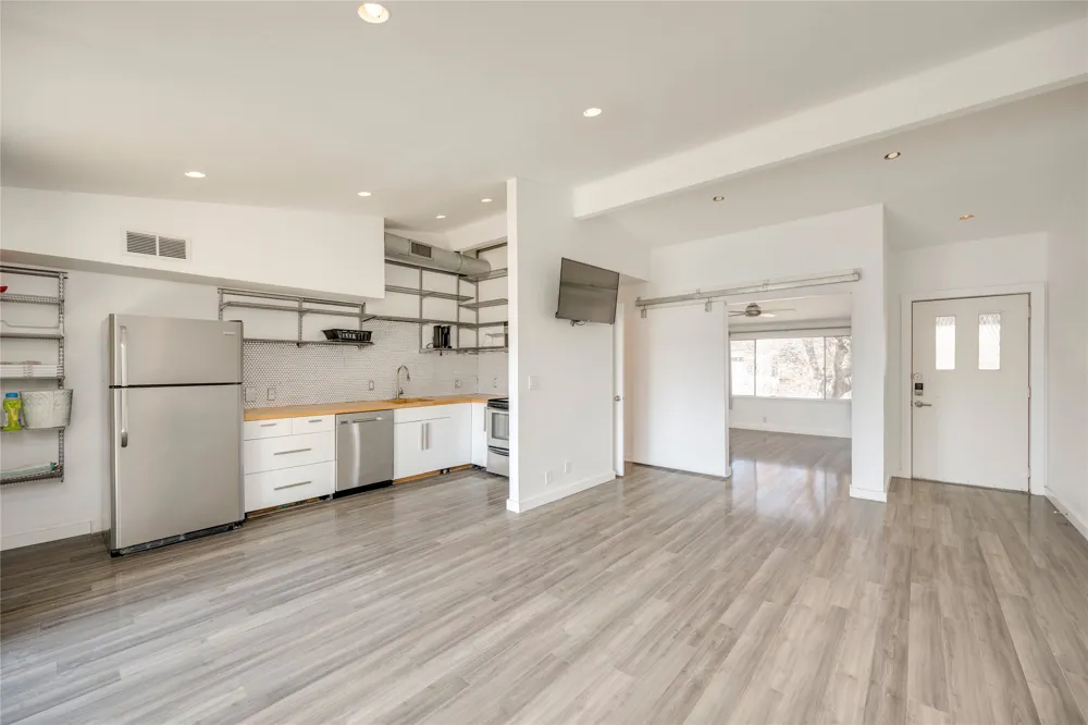 1304 Mariposa Drive #214 Austin, TX 78704