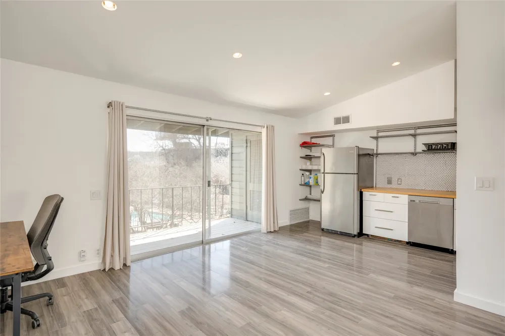 1304 Mariposa Drive #214 Austin, TX 78704