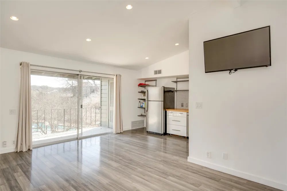 1304 Mariposa Drive #214 Austin, TX 78704