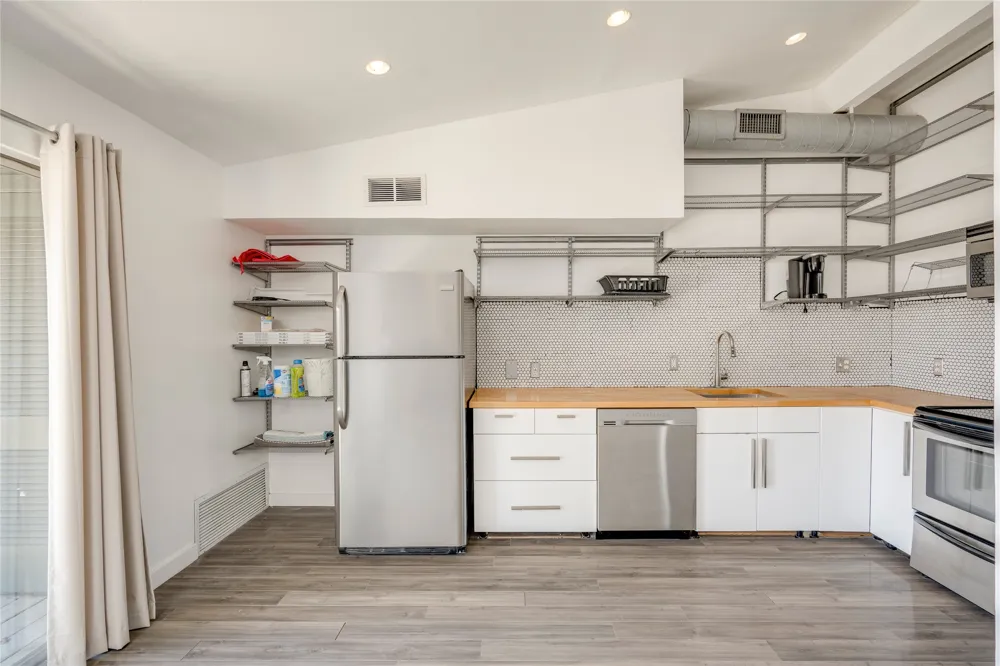 1304 Mariposa Drive #214 Austin, TX 78704