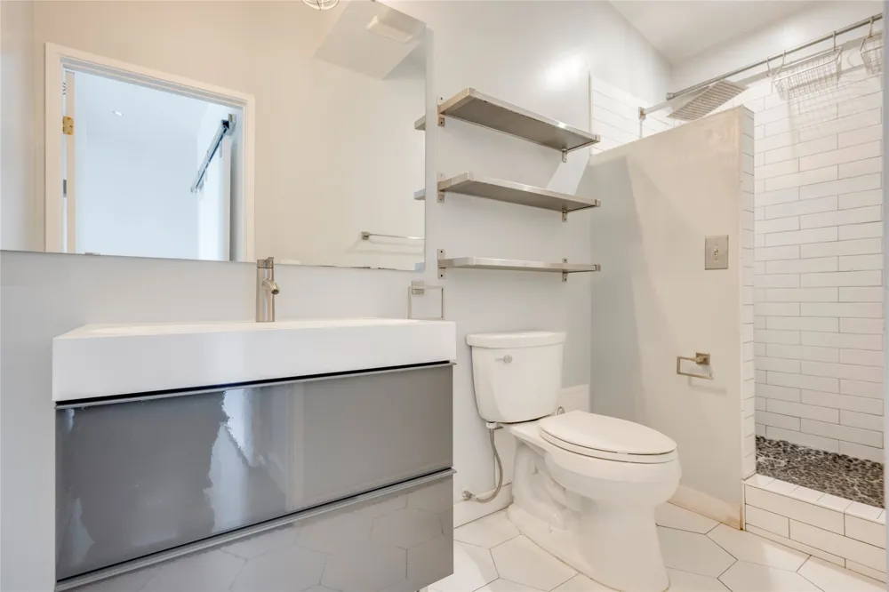 1304 Mariposa Drive #214 Austin, TX 78704